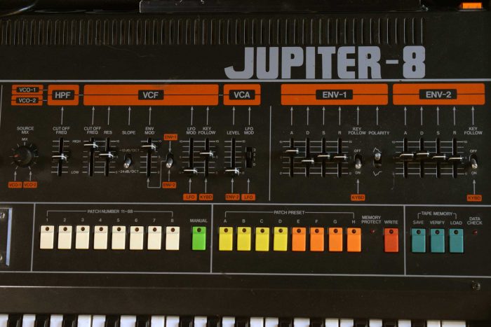 Roland Jupiter-8 — MES-soitinpankki